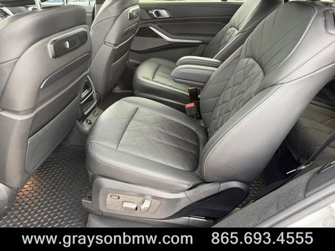 Used 2023 BMW X7 xDrive40i w/ Dynamic Handling Package AWD/4WD image 14
