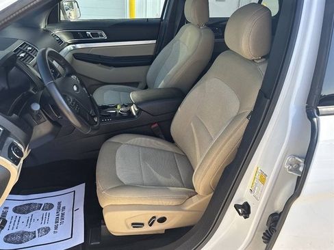 Used 2016 Ford Explorer XLT w/ Equipment Group 201A AWD/4WD image 4