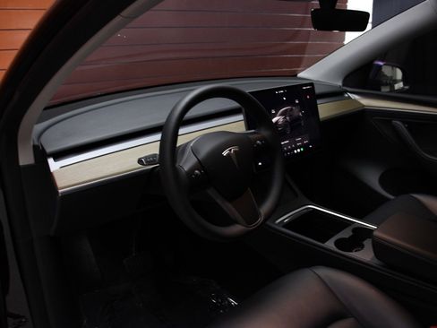 Used 2023 Tesla Model Y Long Range image 17