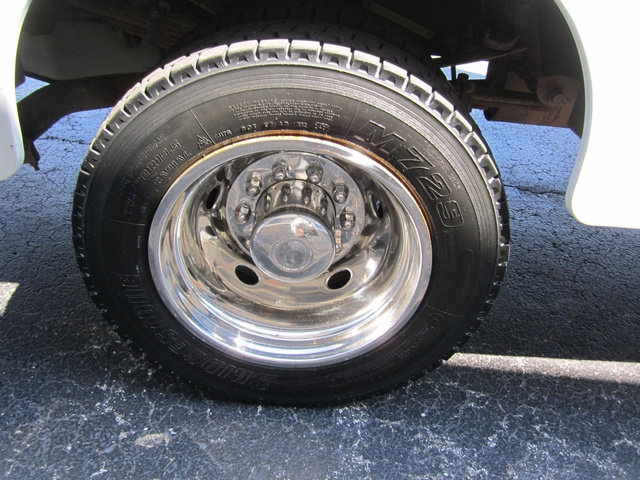 Used 2014 Ford F550 2WD Regular Cab Super Duty image 22