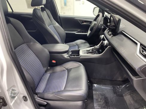 Used 2025 Toyota RAV4 XSE w/ Advanced Technology Package AWD/4WD image 25