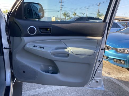 Used 2011 Toyota Tacoma 4x4 Double Cab w/ TRD Off-Road Pkg w/JBL Audio image 22