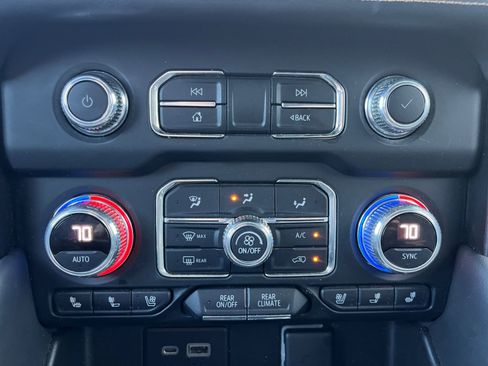 Used 2022 GMC Yukon XL AT4 image 16