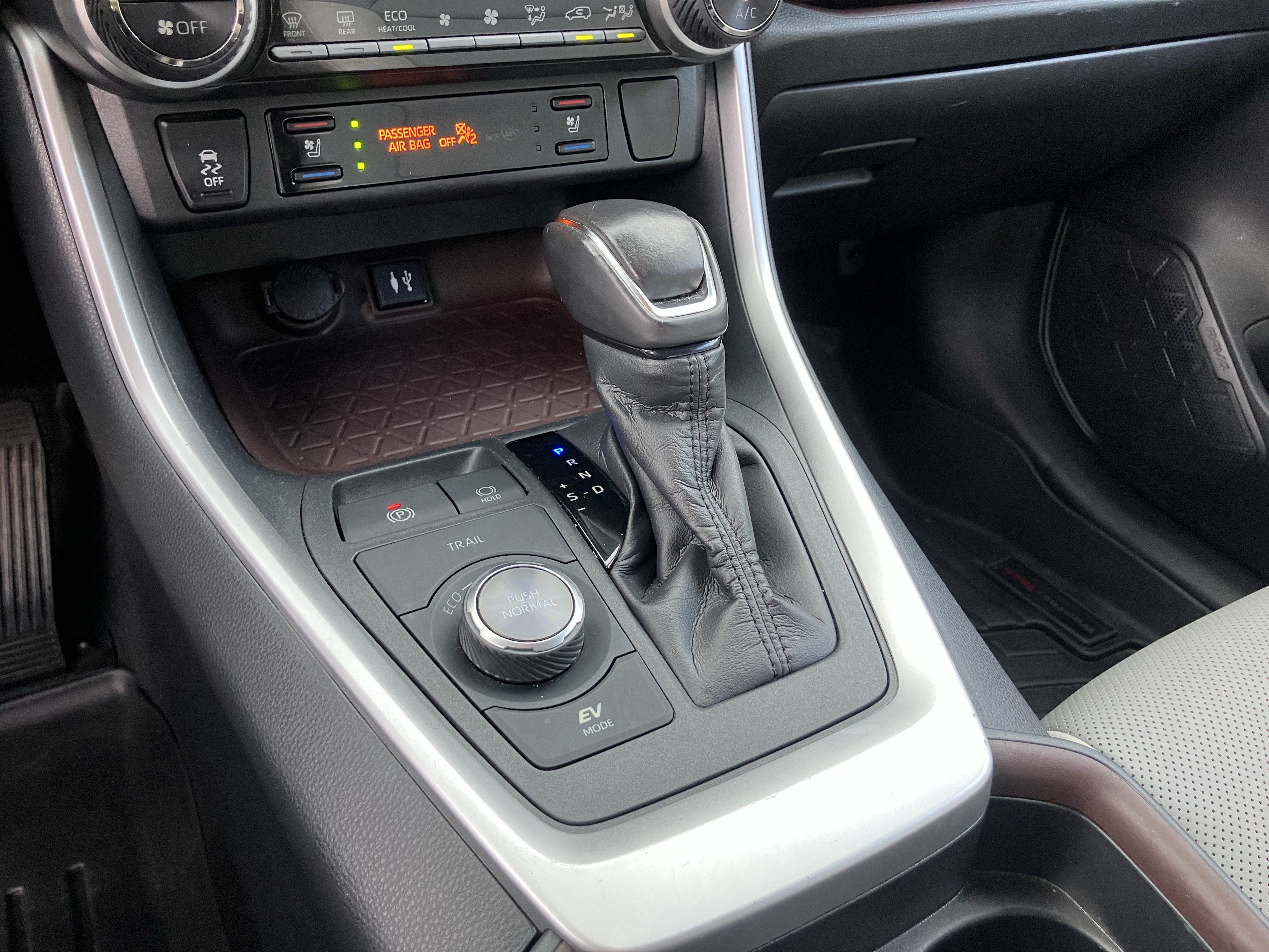 Used 2019 Toyota RAV4 Limited w/ Limited Grade Weather Package AWD/4WD image 27