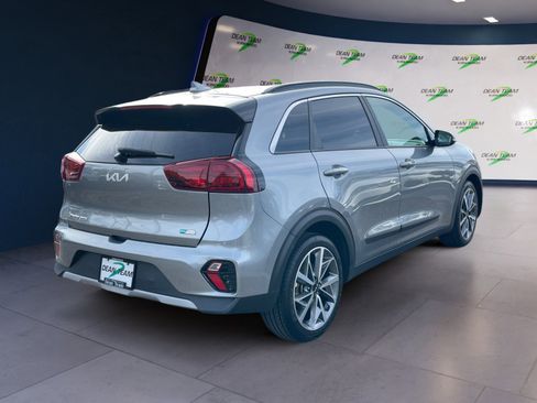 Used 2022 Kia Niro Touring Special Edition image 3