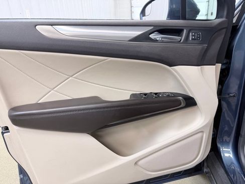 Used 2018 Lincoln MKC Premiere FWD image 8