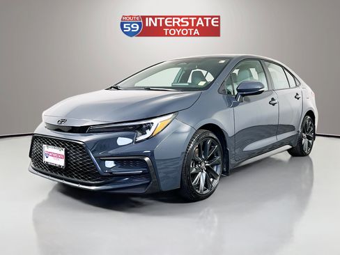 Certified 2025 Toyota Corolla SE FWD image 3