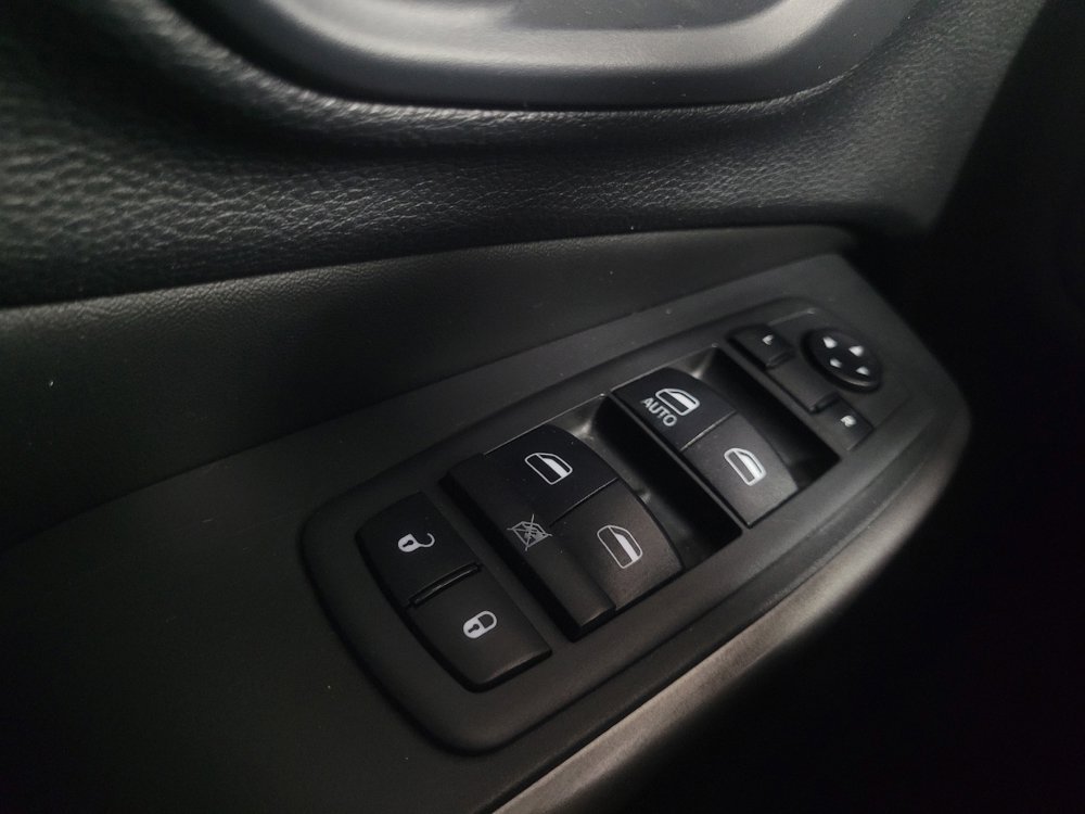 Used 2019 Jeep Cherokee Latitude w/ Popular Appearance Group FWD image 27