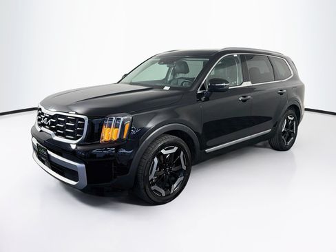 Used 2025 Kia Telluride S FWD image 3
