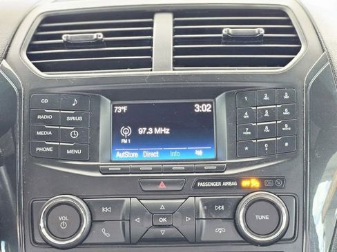 Used 2017 Ford Explorer XLT FWD image 22