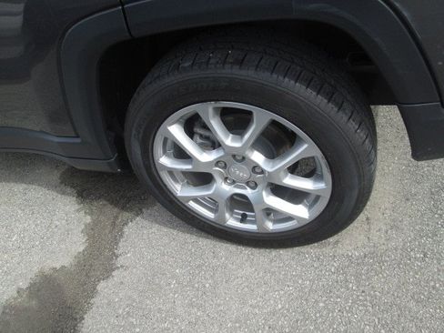 Used 2024 Jeep Compass Latitude AWD/4WD image 9