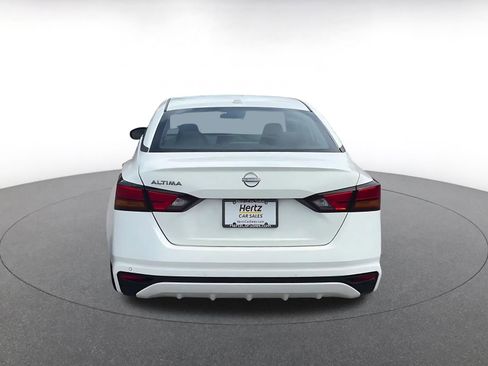 Used 2025 Nissan Altima 2.5 SV FWD image 11