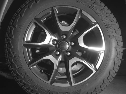 Used 2025 Jeep Compass Trailhawk image 13