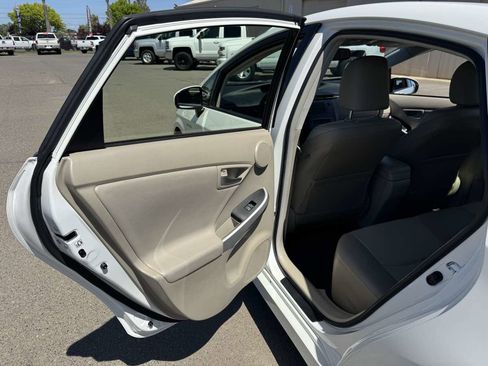Used 2013 Toyota Prius Four image 18