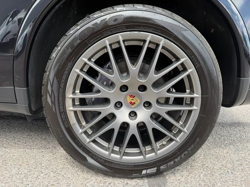 Used 2017 Porsche Cayenne AWD/4WD image 9