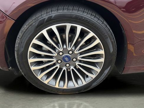 Used 2017 Ford Fusion SE w/ Fusion SE Technology Package image 14