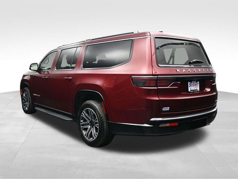 Used 2024 Jeep Wagoneer L Series II w/ Flexible Seating Group AWD/4WD image 3