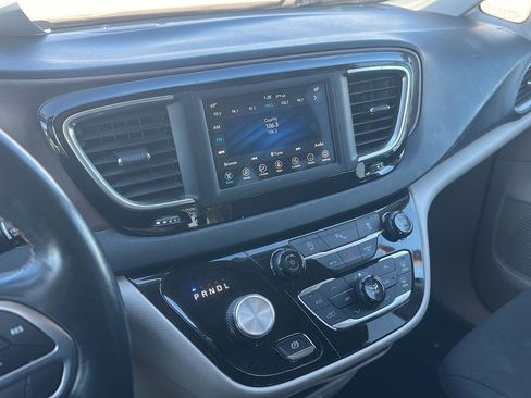 Used 2019 Chrysler Pacifica Touring Plus w/ Cold Weather Group image 16