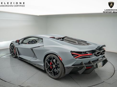 Used 2024 Lamborghini Revuelto image 17
