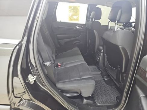 Used 2012 Jeep Grand Cherokee Laredo w/ Laredo E Group AWD/4WD image 13