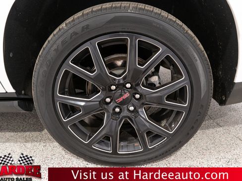 Used 2024 GMC Yukon Denali w/ Advanced Technology Package AWD/4WD image 10