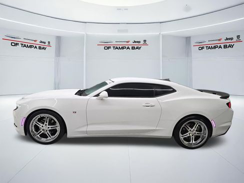 Used 2023 Chevrolet Camaro LT RWD image 4
