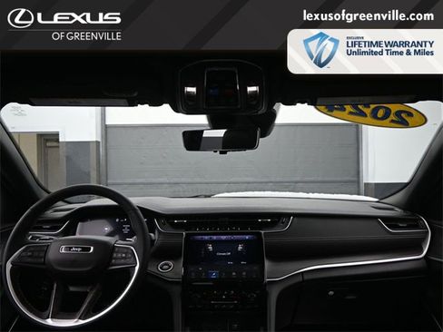 Used 2024 Jeep Grand Cherokee Limited w/ Luxury Tech Group II image 28