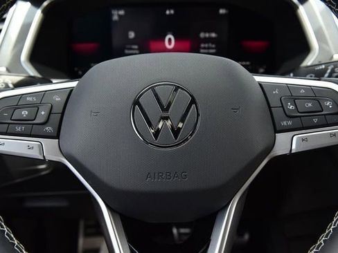 Certified 2023 Volkswagen Tiguan SE R-Line FWD image 17