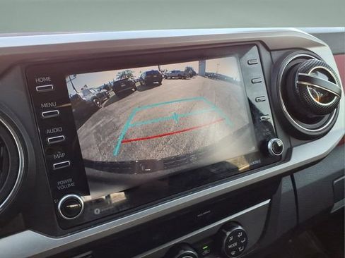 Used 2020 Toyota Tacoma SR5 AWD/4WD image 24