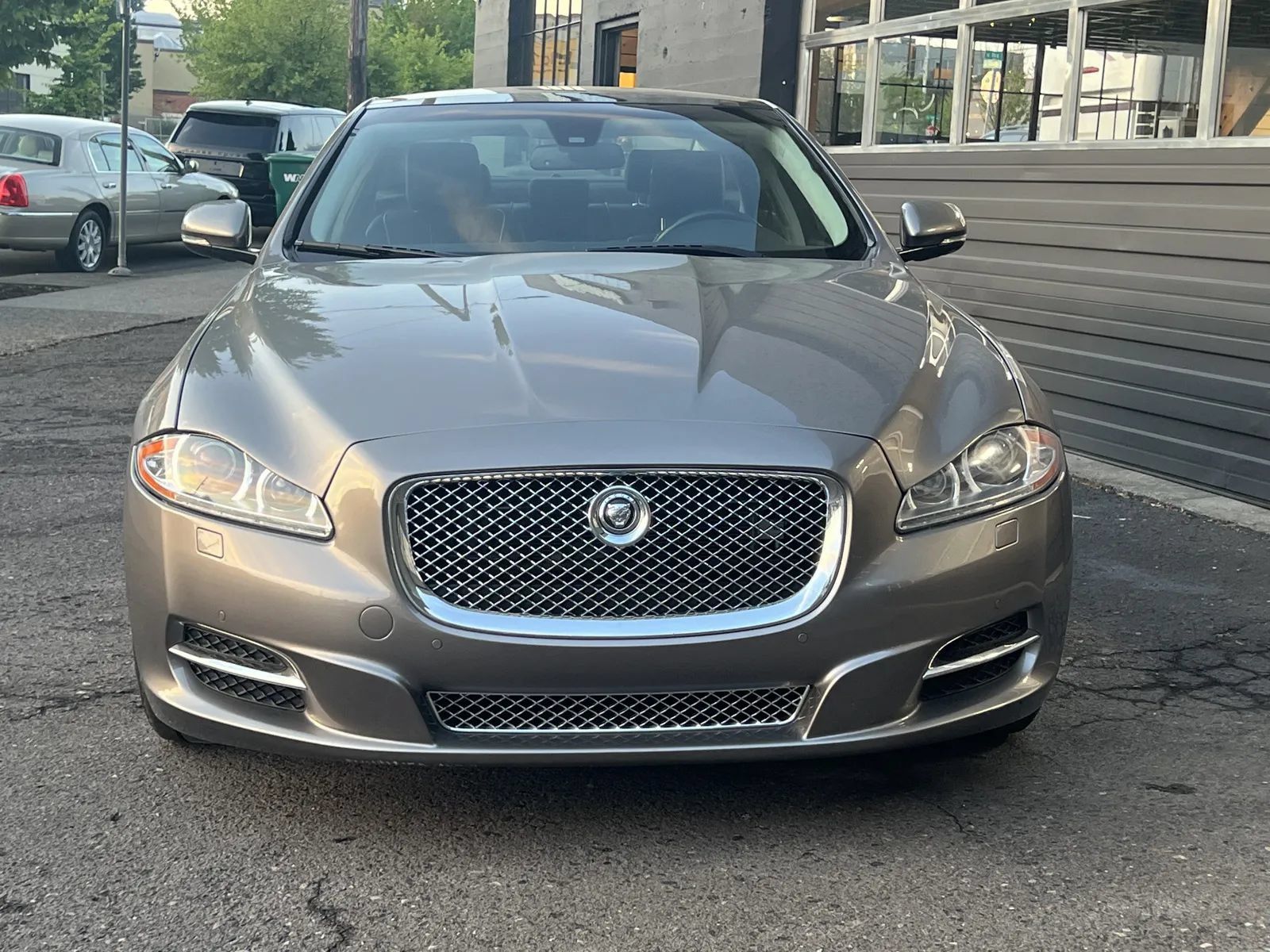 Used 2011 Jaguar XJ L RWD image 9