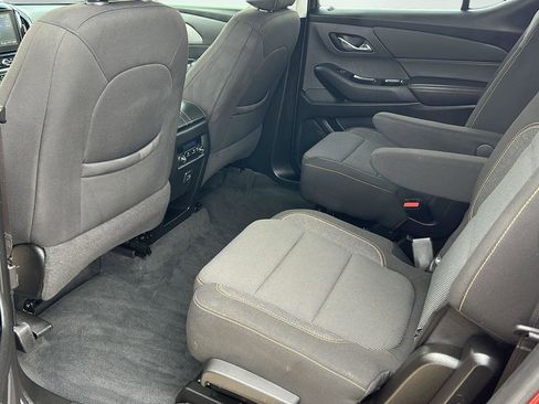 Used 2020 Chevrolet Traverse LT image 23