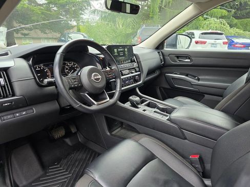 Used 2023 Nissan Pathfinder SL w/ Lighting Package (N92) FWD image 12