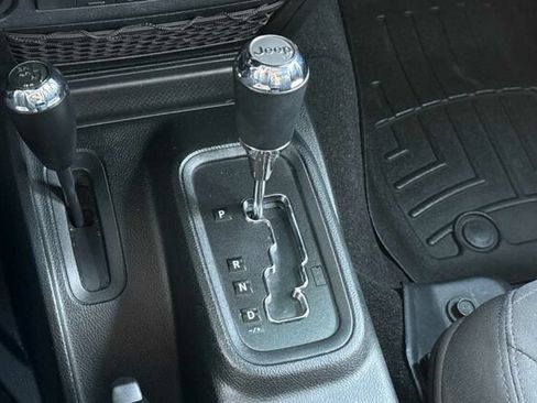 Used 2018 Jeep Wrangler Unlimited Sport S AWD/4WD image 19