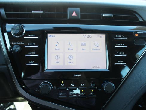 Used 2020 Toyota Camry LE image 30