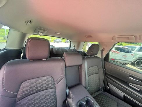 Used 2022 Nissan Pathfinder SV AWD/4WD image 16