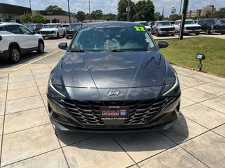 Used 2022 Hyundai Elantra Limited w/ Cargo Package FWD video 2