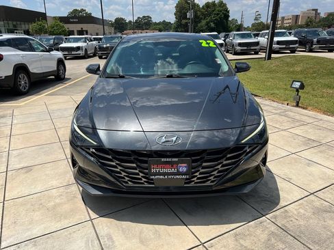 Used 2022 Hyundai Elantra Limited w/ Cargo Package FWD image 2