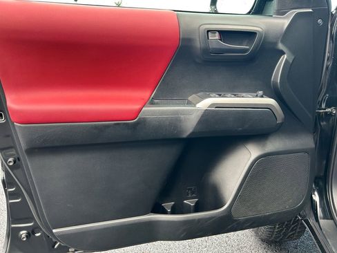 Used 2021 Toyota Tacoma SR5 AWD/4WD image 22