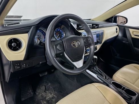 Used 2018 Toyota Corolla LE FWD image 17