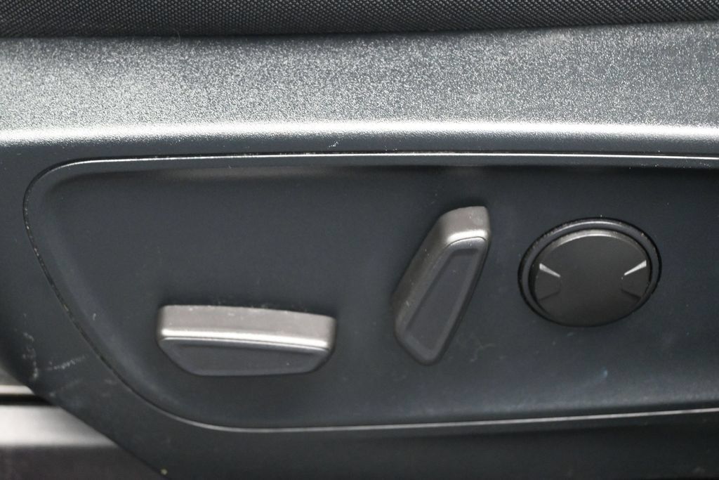 Certified 2020 Ford Escape SE FWD image 11