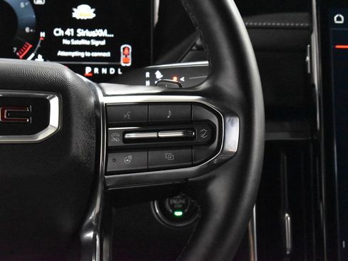 Used 2025 GMC Acadia Elevation image 10