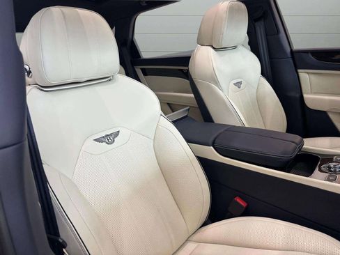 Used 2024 Bentley Bentayga Extended Wheelbase image 46