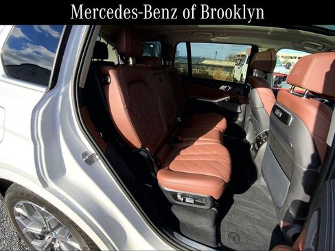 Used 2025 BMW X7 xDrive40i w/ Premium Package image 18