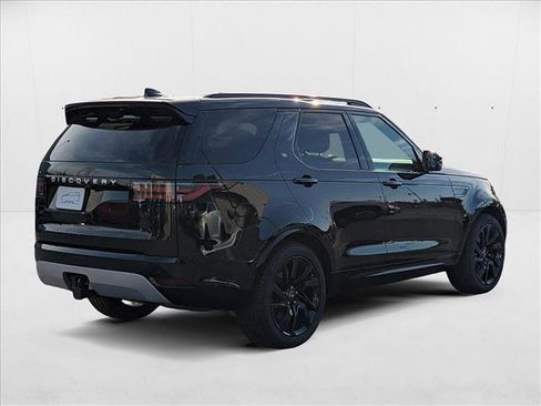 New 2024 Land Rover Discovery Metropolitan Edition image 2
