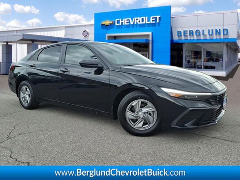 Used 2025 Hyundai Elantra SE FWD image 1