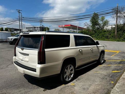 Used 2015 Cadillac Escalade ESV Luxury image 4