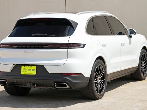 Used 2025 Porsche Cayenne w/ Premium Package Plus AWD/4WD image 58