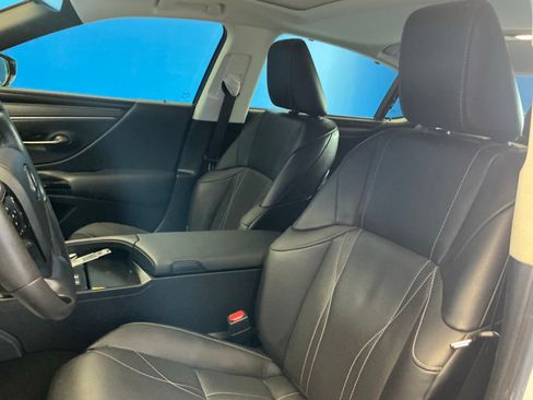 Used 2023 Lexus ES 300h Ultra Luxury FWD image 12