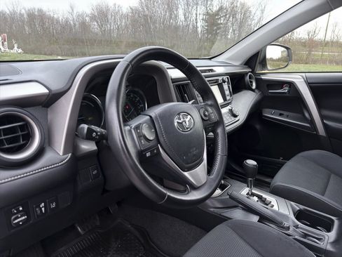 Used 2017 Toyota RAV4 XLE AWD/4WD image 18