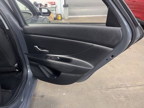 Used 2024 Hyundai Elantra SE image 15